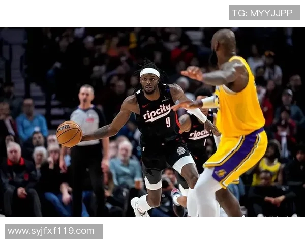 杰拉米格兰特如何在NBA赛场上展现出色的全能表现与领导力